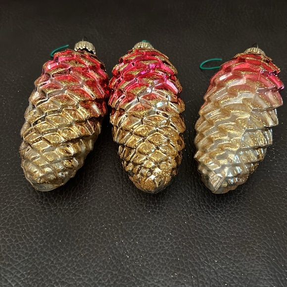 Vtg Christmas Pinecone Ornaments in Glittery Red & Gold Design - Set of 3 - Picture 4 of 9